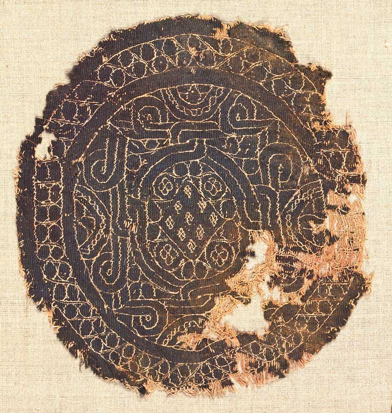 菱形包み組紐文様円紋飾　4-5世紀
